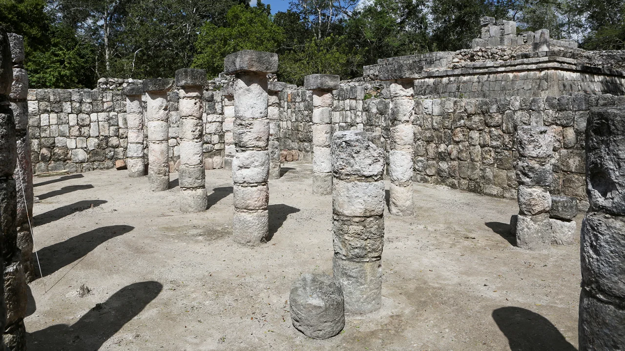 Estructuras descubiertas en el sitio arqueológico maya de Chichén Itzá.